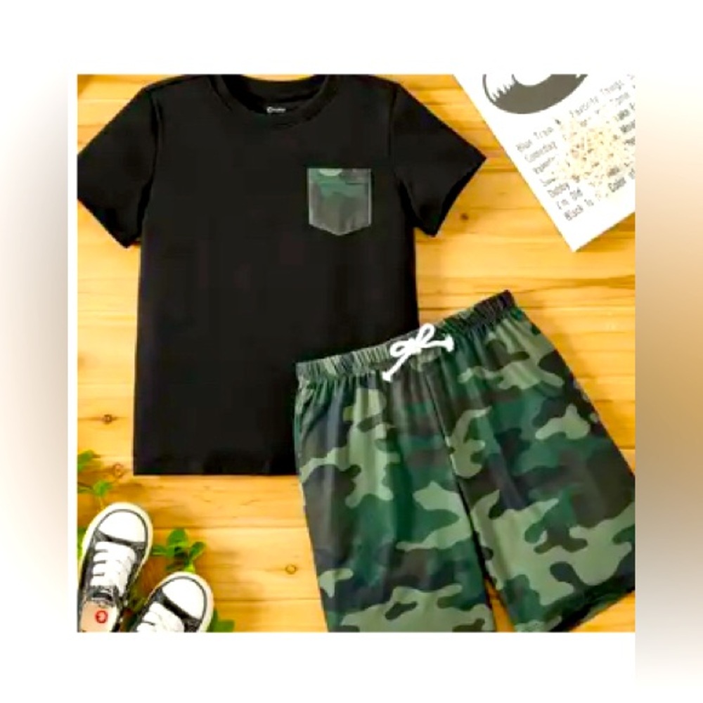 Black short sleeve camo shorts outfit